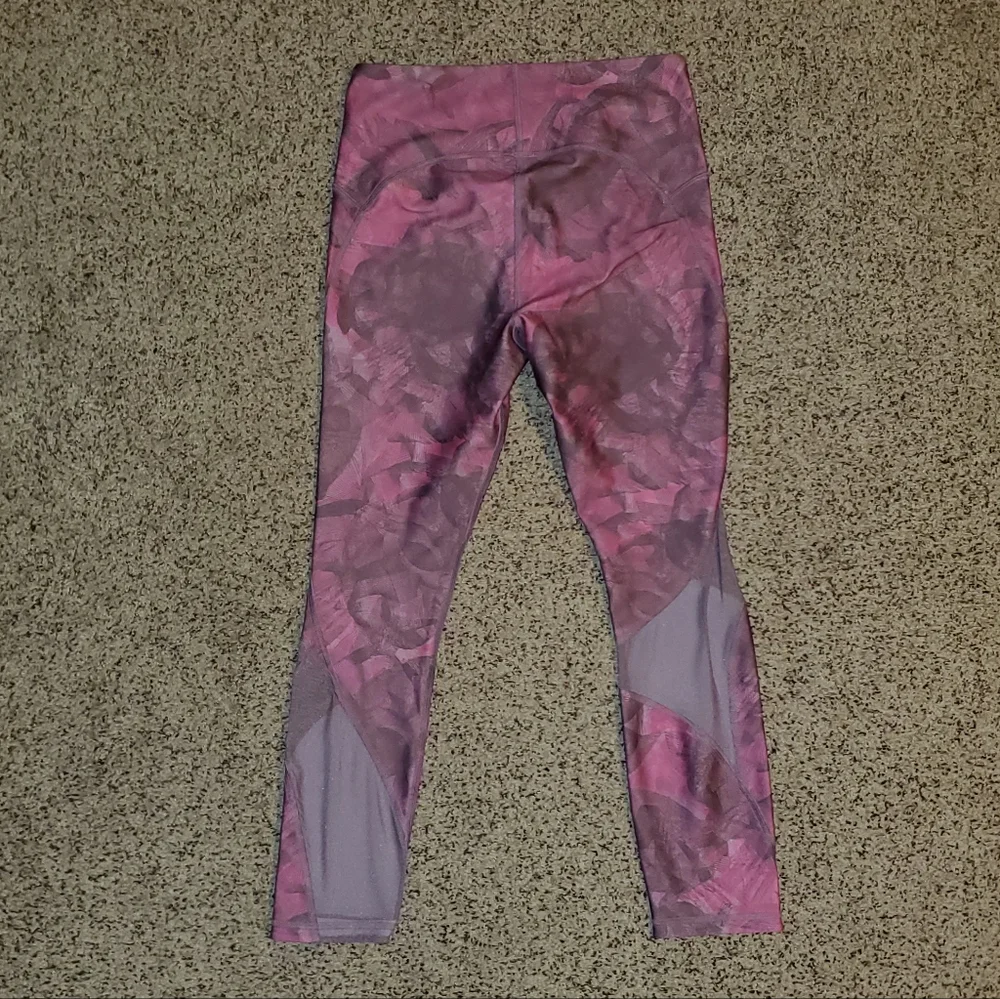 NWOT Under Armour Heat Gear Compression Athletic Leggings Printed PINK
